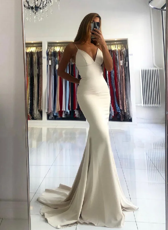 Women's Athletic Apparel Ivory Prom Dresses Mermaid Long V Neck Evening Gown