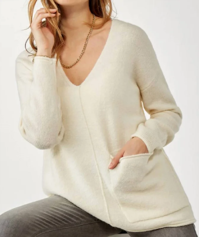 Comfortable Women's Attire Vee Neck Knit Sweater In Ivory