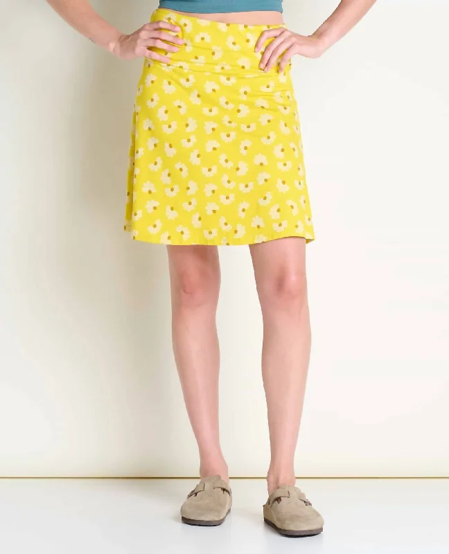 Women's Athleisure Apparel Chaka Skirt In Sulphur Half Daisy Print