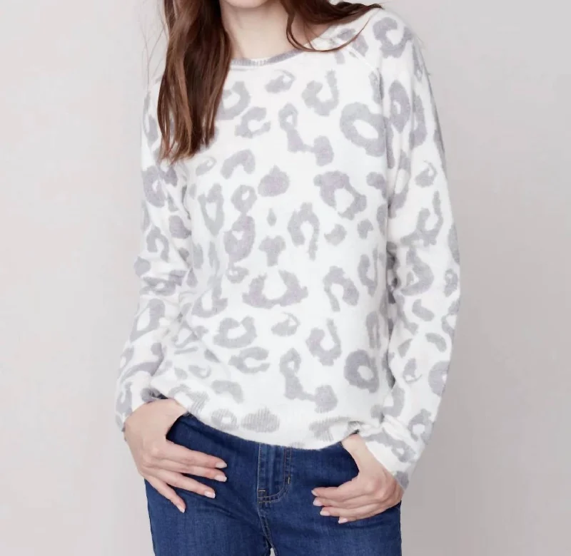 Chic Women's Clothing for Work and Travel Crew Neck Raglan Sleeve Inside Print In Grey And White Animal Print