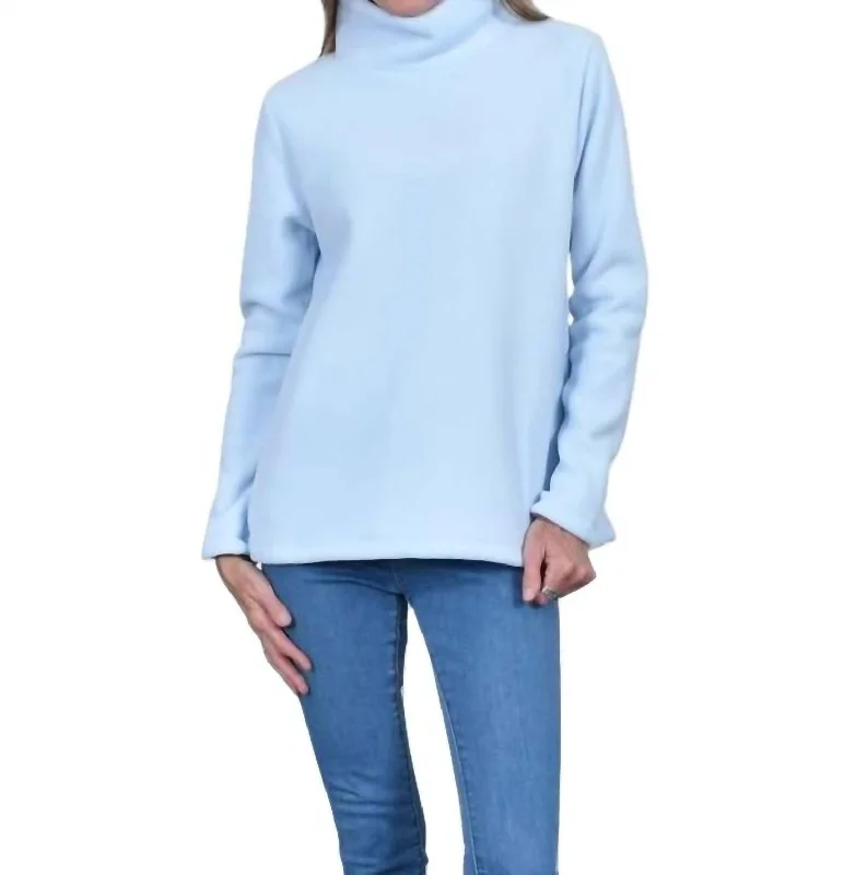 Women's Resort Apparel Acadia Fleece Top In Light Blue